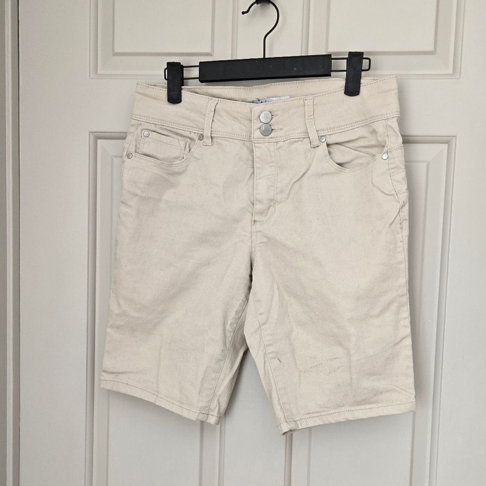 D Jeans Women's Bermuda Cream Shorts